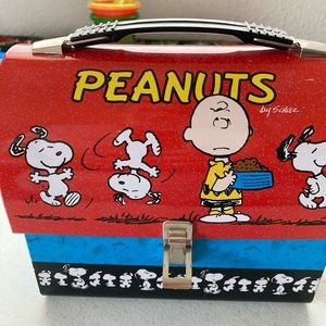 Peanuts domed metal lunchbox